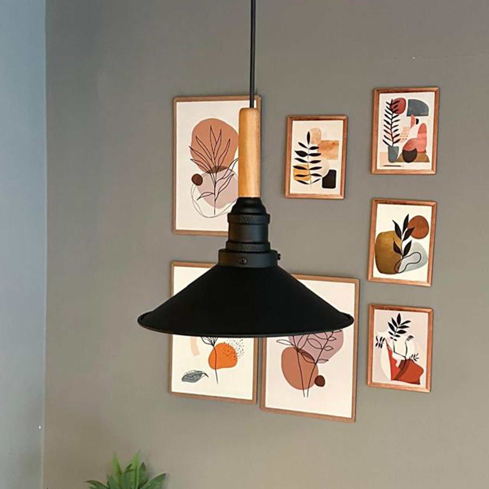 Benjamin Kronleuchter Schwarzes Tulpen-Kopfteil aus Holz